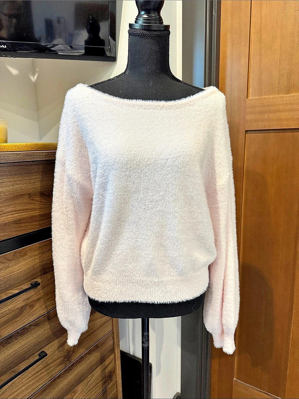 Abound Fuzzy Crew Neck Sweater in White Size Medium Like New